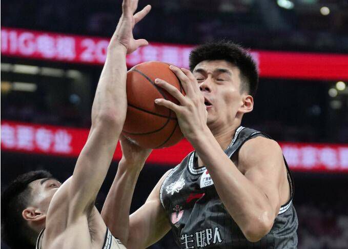 Woj：詹姆斯正认真考虑在*城拥有球队 已经有专业团队在做准备了据据名记Woj透露，消息人士称，詹姆斯正在认真考虑在*城拥有球队。